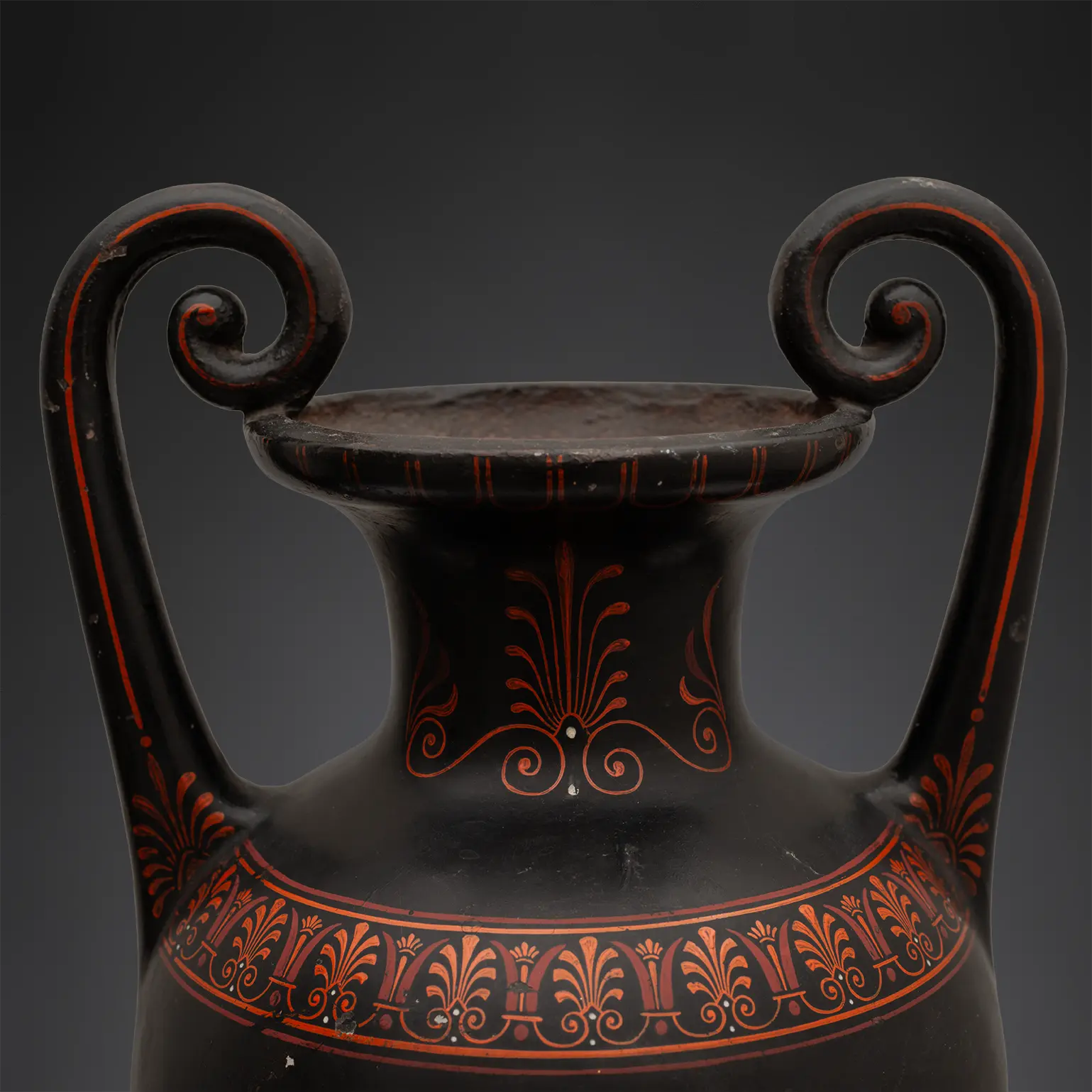 Neoclassical Vase · vista 3/5