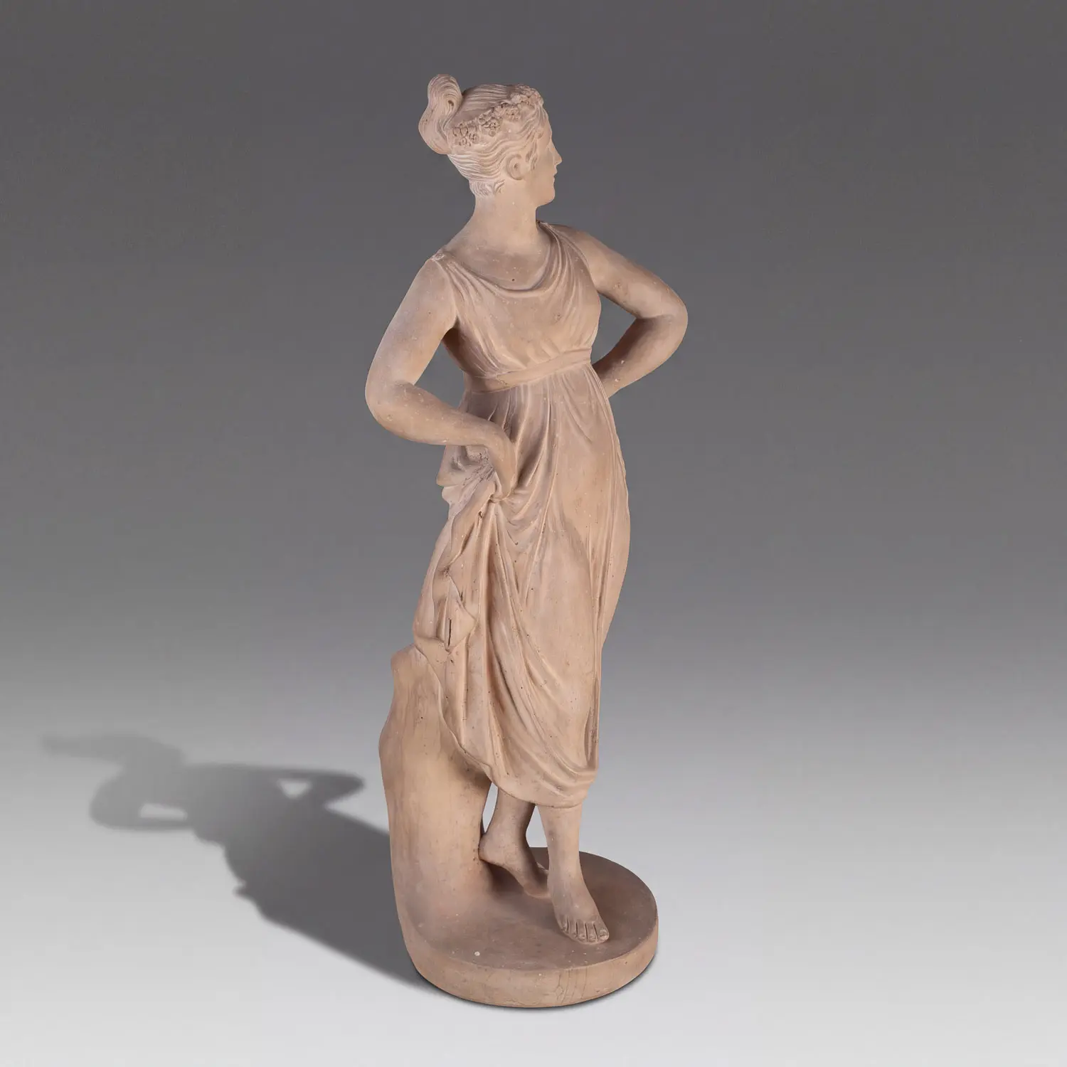Dancing Girl with Her Hands on Her Hips · vista 3/5