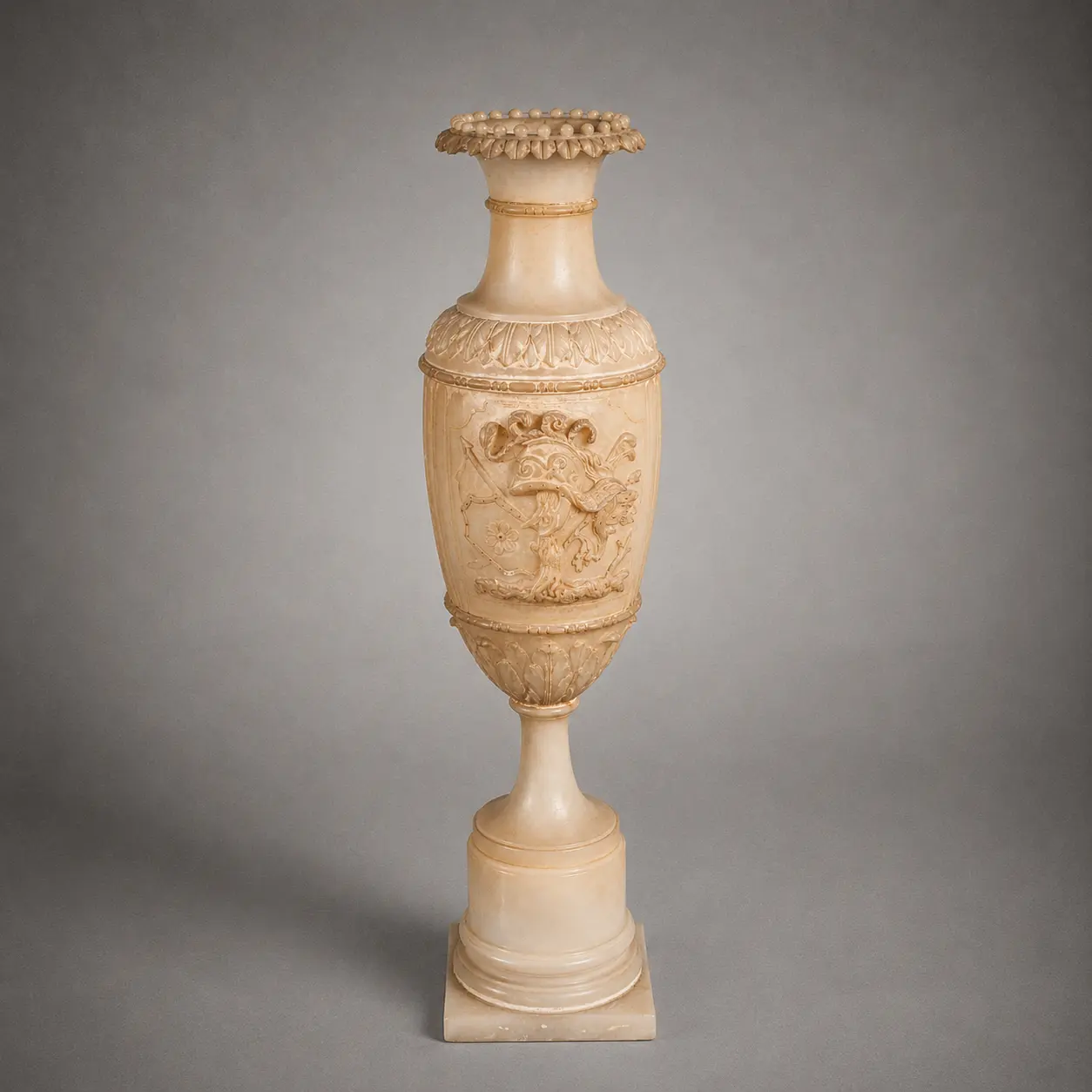 Pair of alabaster vases · vista 5/9