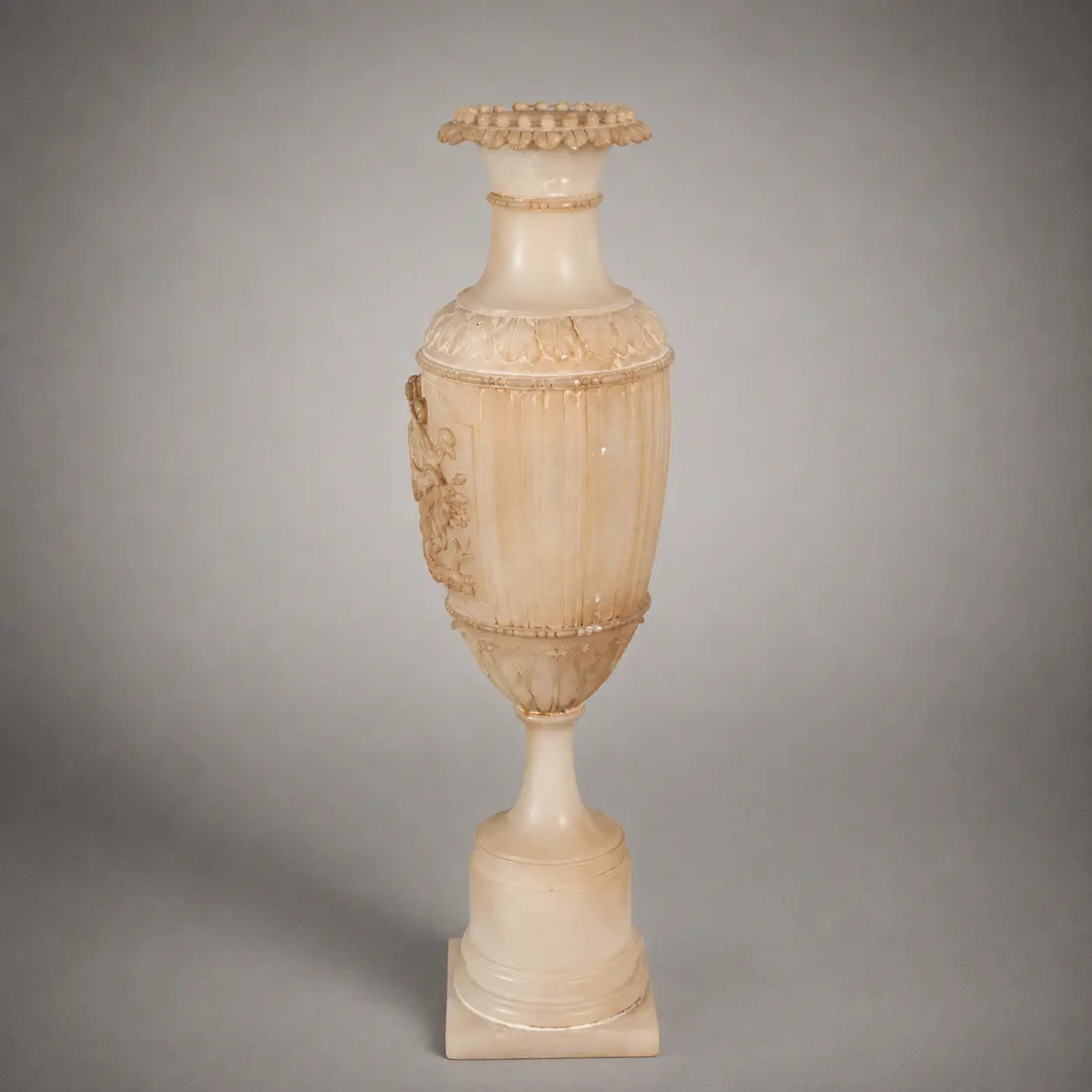 Pair of alabaster vases · vista 8/9