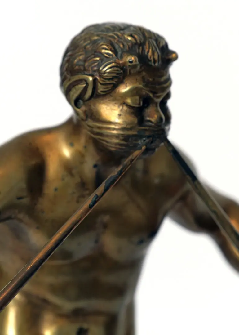 Dancing faun with a double flute · vista 4/7