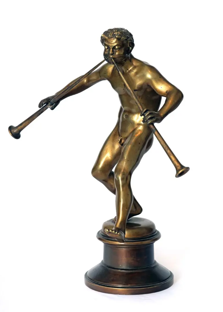 Dancing faun with a double flute · vista 5/7