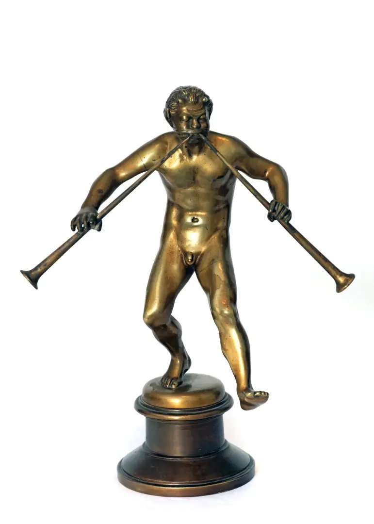 Dancing faun with a double flute · vista 6/7