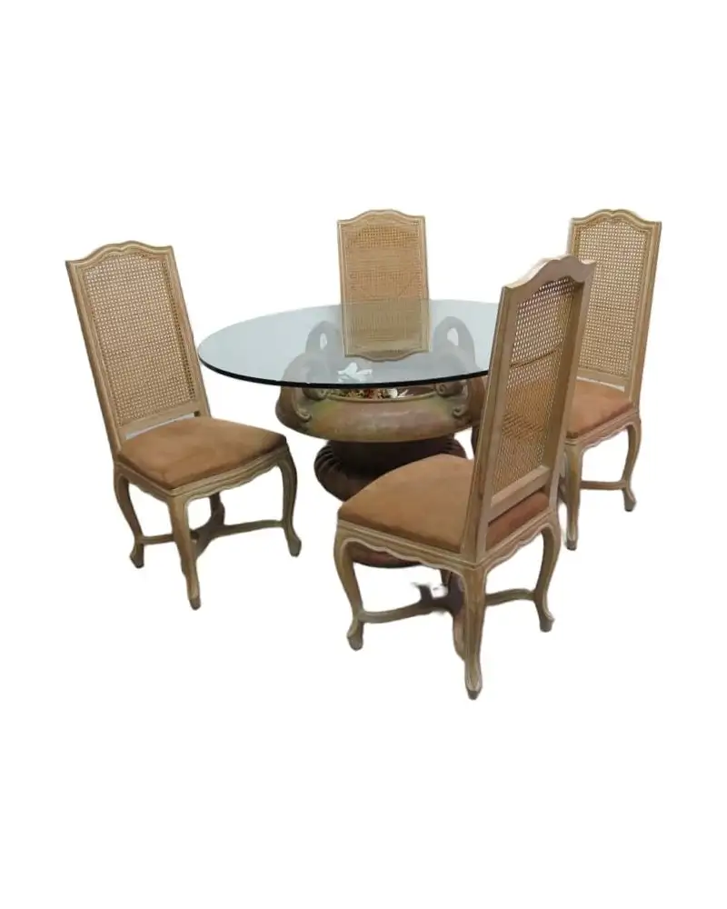 Mesa de comedor con sillas