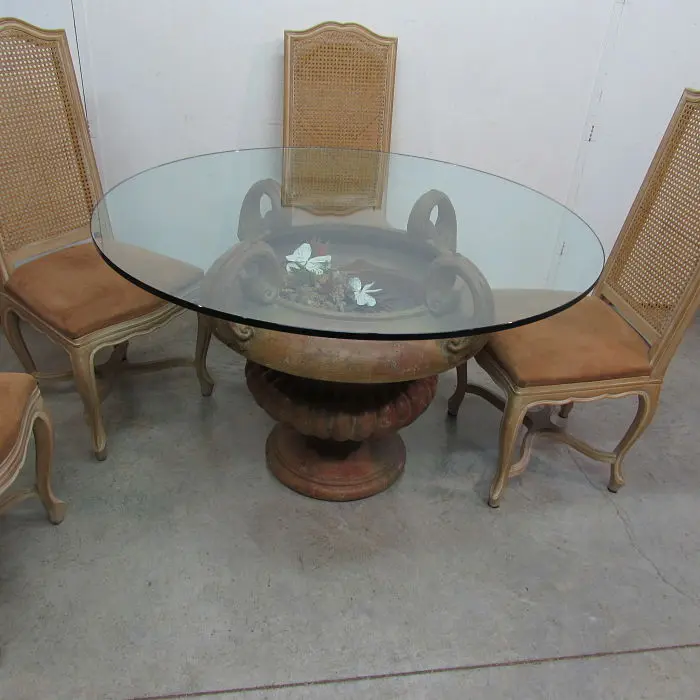 Mesa de comedor con sillas, Sillas y Asientos · vista 3/4