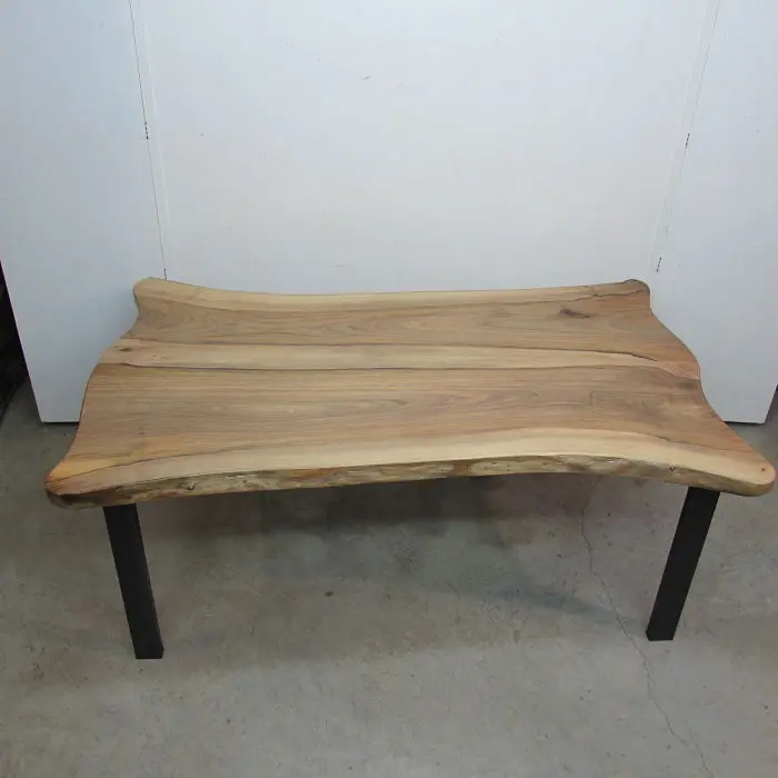 Mesa rústica de nogal, Mesas