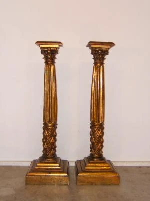 Columnas antiguas doradas, Iluminación, Siglo XVII