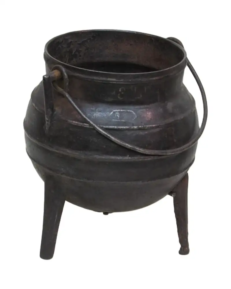 Pote antiguo de hierro