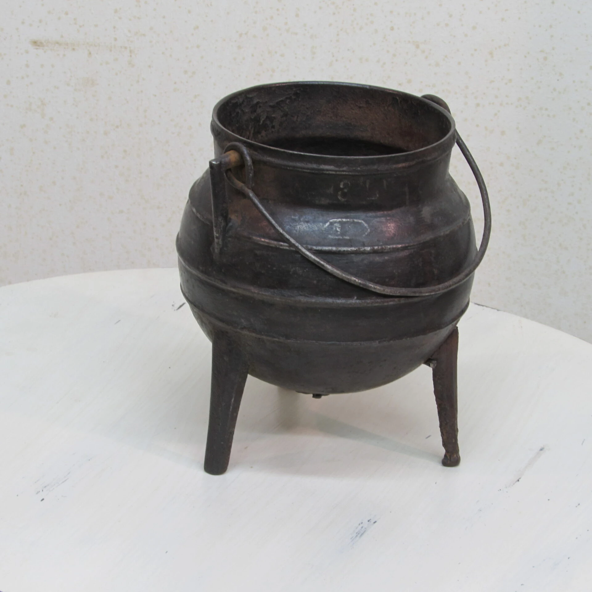 Pote antiguo de hierro, Herrería y Metal