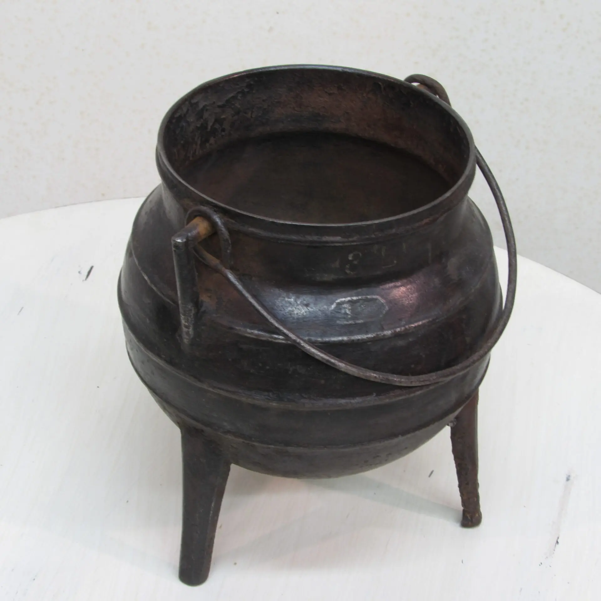 Pote antiguo de hierro, Herrería y Metal · vista 2/2