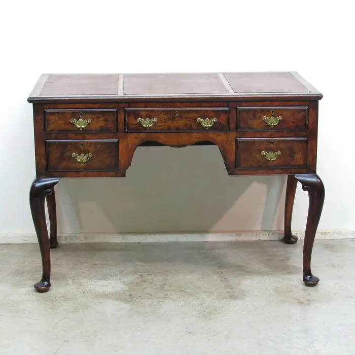 Mesa de escritorio antigua, Cómodas y Escritorios