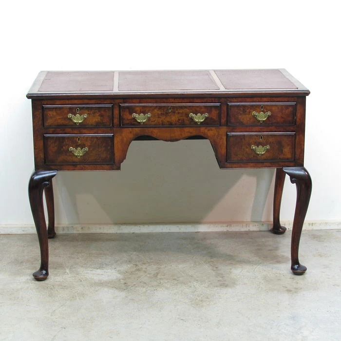 Mesa de escritorio antigua, Cómodas y Escritorios