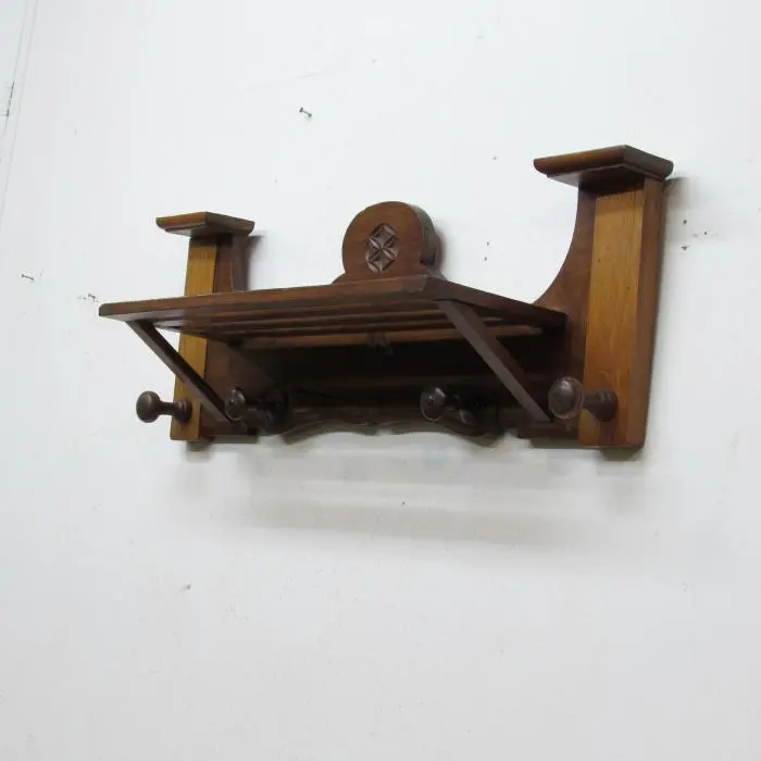 Perchero antiguo de pared · vista 3/4