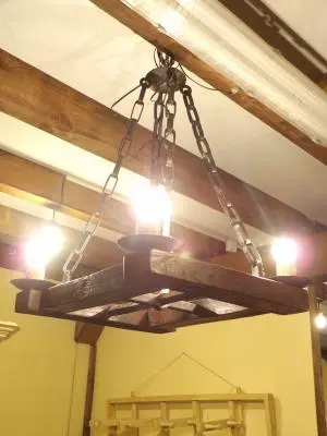 Lámpara rústica con verja, Iluminación · vista 3/4