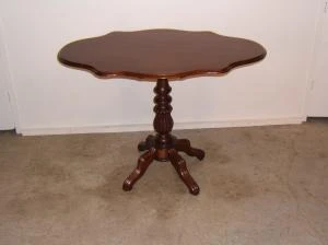 Mesa antigua ovalada de caoba, Mesas
