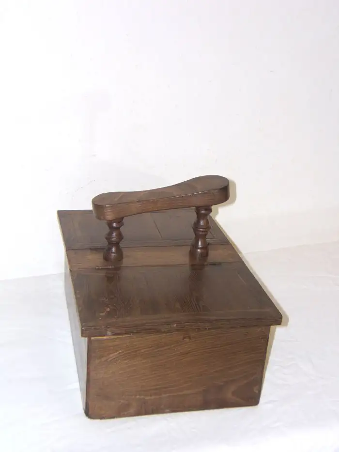 Caja de limpiabotas antigua