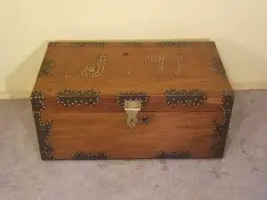 Baúl antiguo de alcanfor