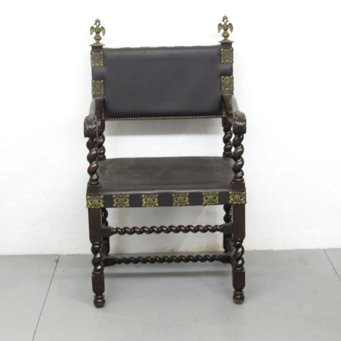 Sillón antiguo de piel, Sillas y Asientos