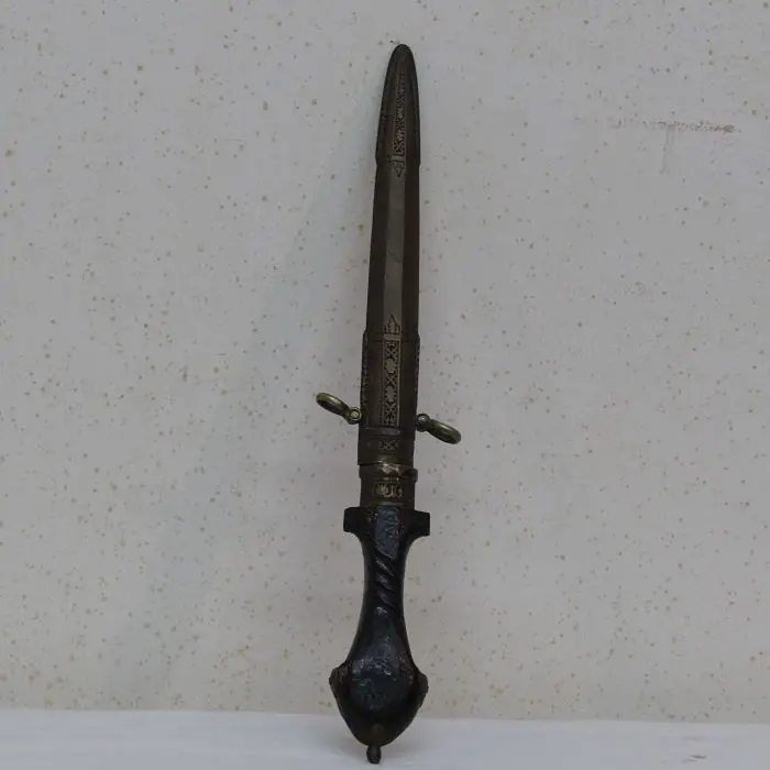 Puñal antiguo, Herrería y Metal