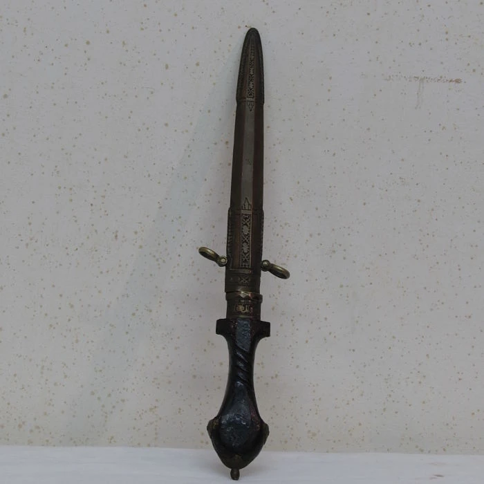 Puñal antiguo, Herrería y Metal