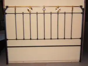 Cabecero metálico antiguo