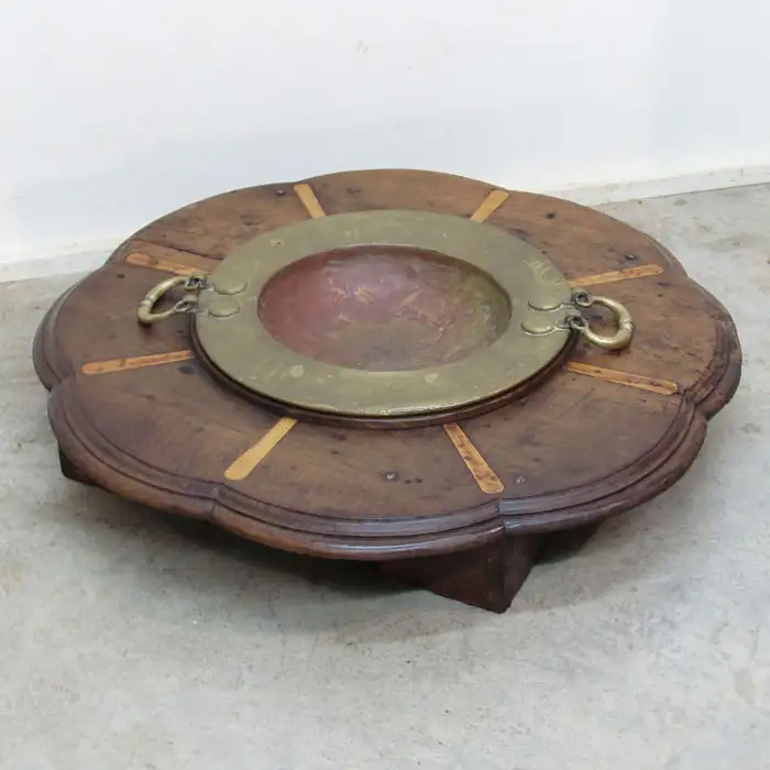 Brasero con tarima antiguo