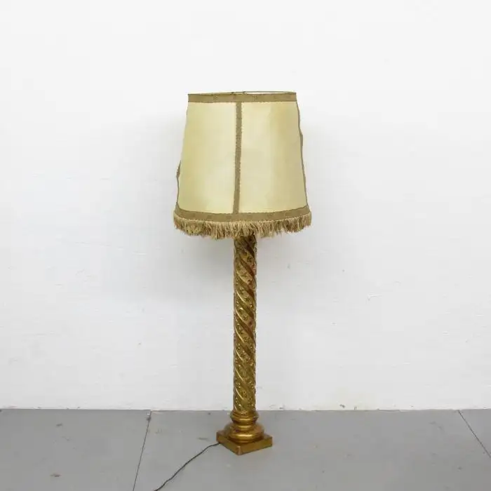 Lámpara de pie antigua