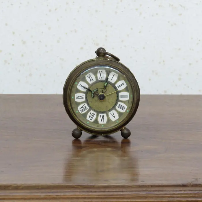 Reloj despertador antiguo, Relojes