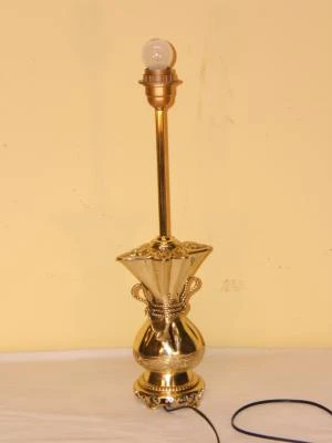 Lámpara antigua de bronce, Iluminación