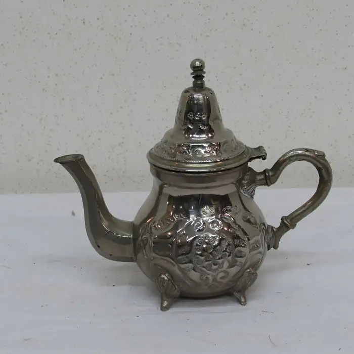 Tetera antigua de plata