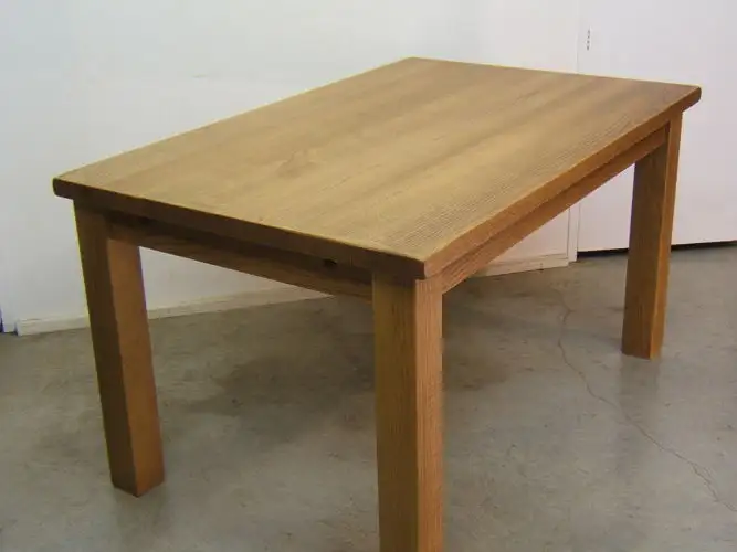 Mesa rústica de madera