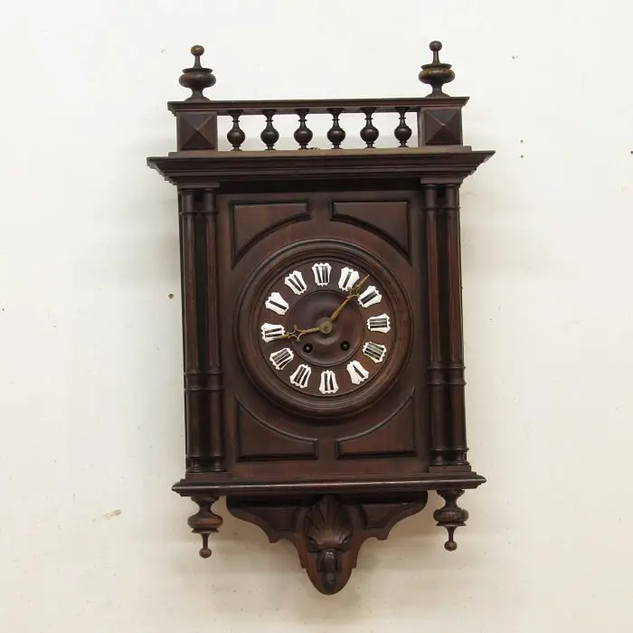 Reloj antiguo de pared, Relojes
