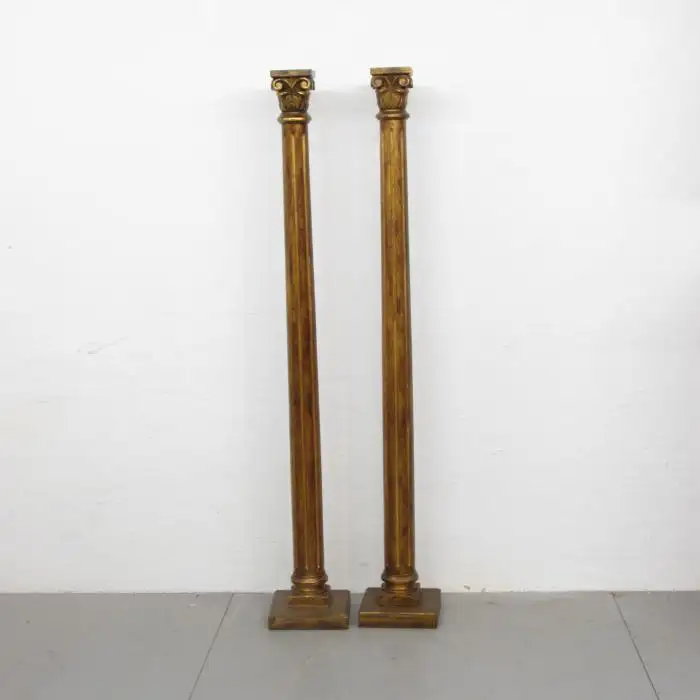 Columnas antiguas doradas