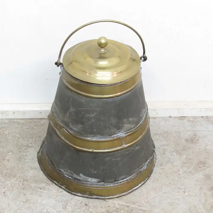 Herrada antigua de zinc