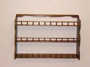 Estantería de colgar antigua