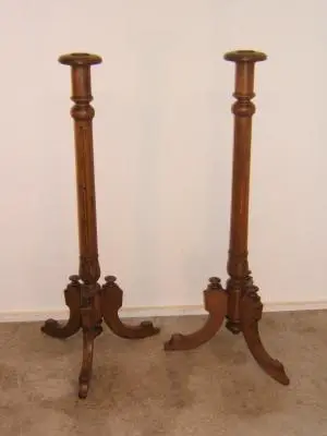 Pareja de hacheros antiguos restaurados, Iluminación