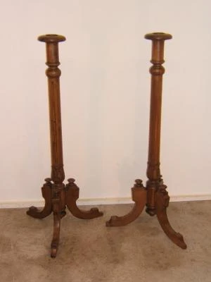 Pareja de hacheros antiguos restaurados, Iluminación