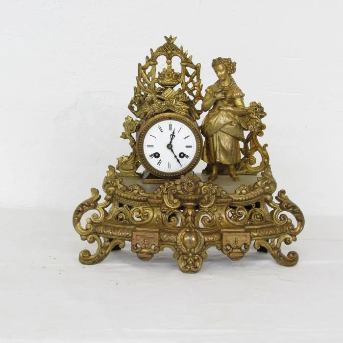 Reloj antiguo de calamina, Relojes