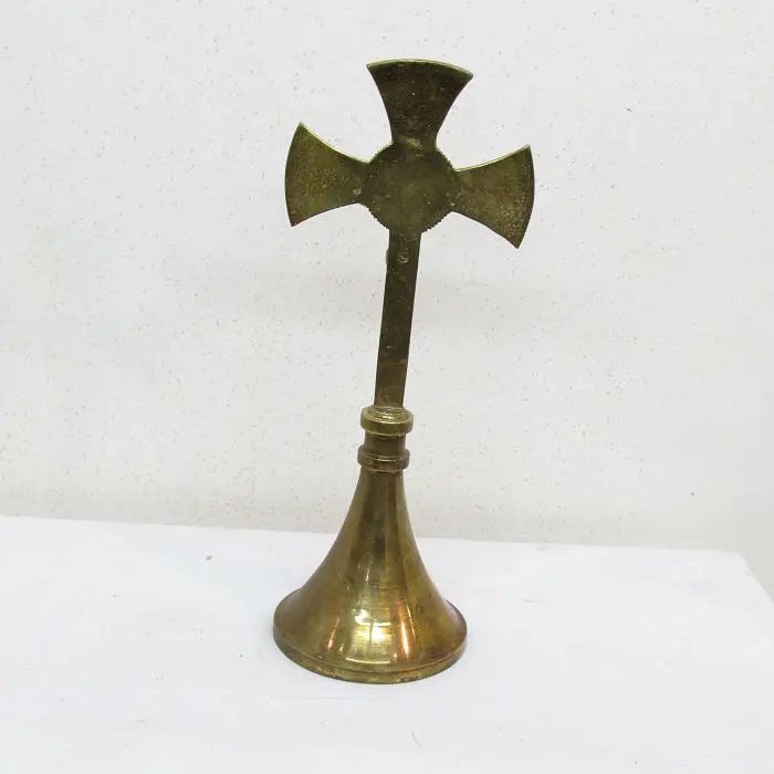 Cruz antigua de bronce, Herrería y Metal · vista 2/2