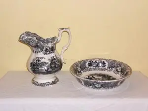 Aguamanil antiguo de la Cartuja · vista 4/4