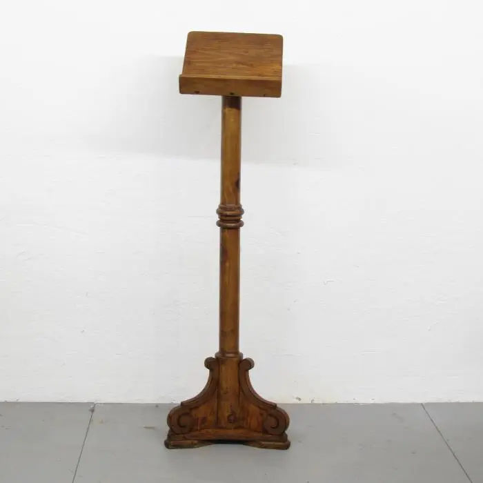 Atril antiguo de pie