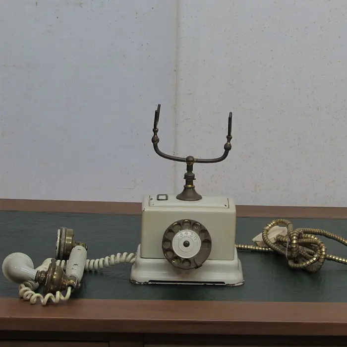 Teléfono antiguo de sobremesa, Relojes · vista 2/2