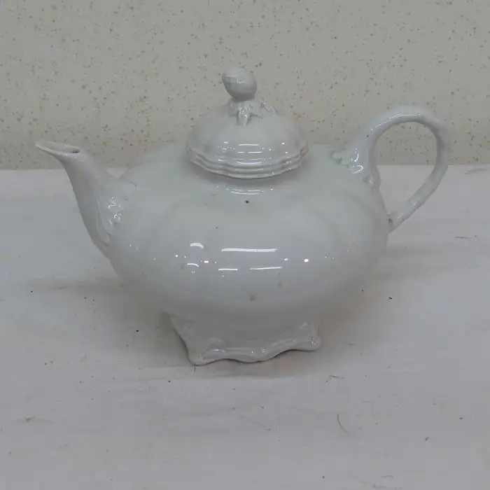 Cafetera antigua de porcelana