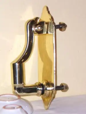 Picaporte de bronce antiguo