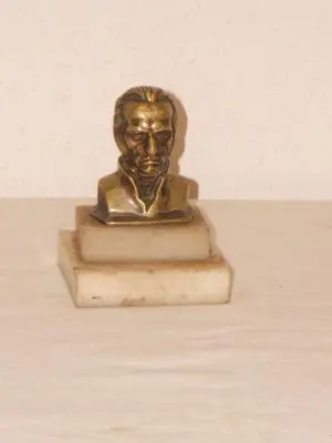 Busto antiguo de bronce, Herrería y Metal