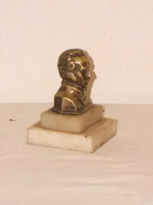 Busto antiguo de bronce, Herrería y Metal · vista 2/2