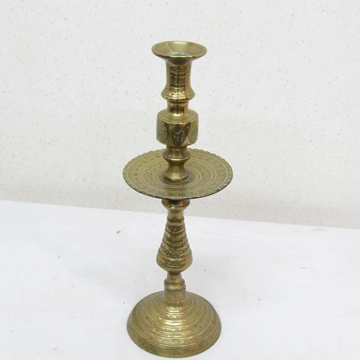 Candelabro de bronce, Iluminación