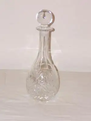 Licorera antigua de cristal