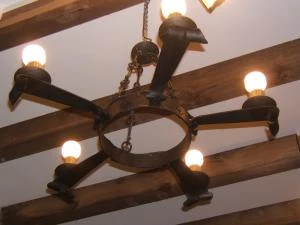 Lámpara de forja artesanal, Iluminación