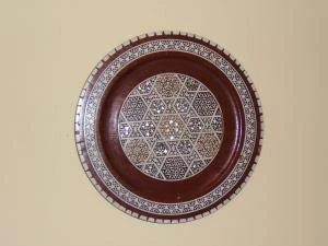 Plato de madera decorado, Cerámica y Alfarería